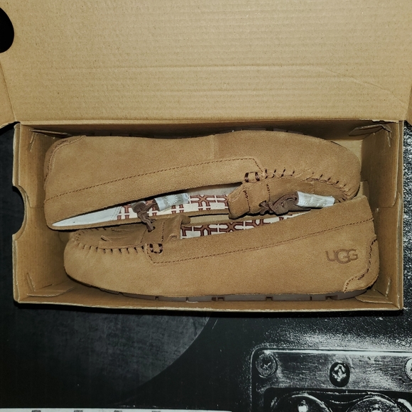 NIB UGG moccasins - Picture 6 of 7